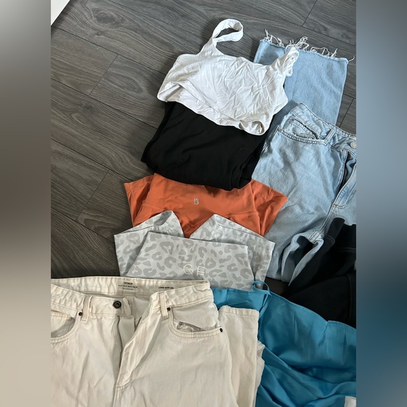 HUGE CLOSET CLEAN OUT !!! - Picture 4 of 6